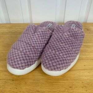 TOMS lavender and purple checked fluffy slippers size 7